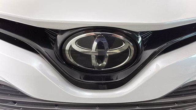 2018 Pearl Toyota Camry XLE FWD Sedan