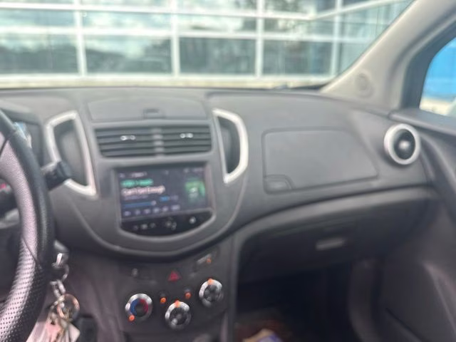 2015 Silver Ice Metallic Chevrolet Trax LS FWD SUV