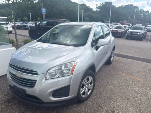 2015 Silver Ice Metallic Chevrolet Trax LS FWD SUV