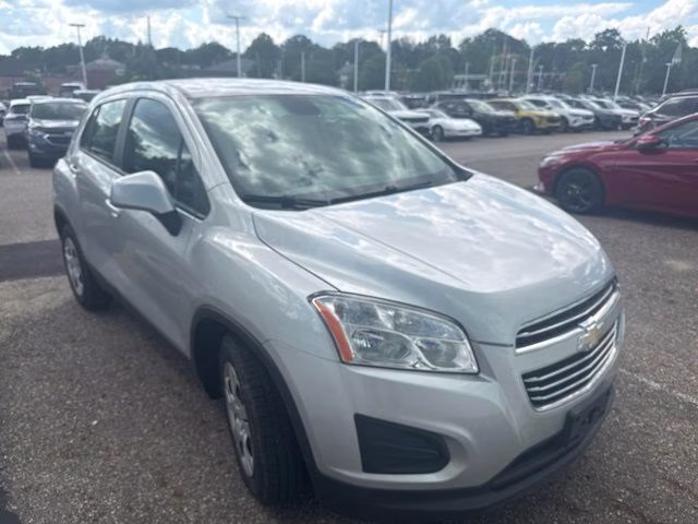 2015 Silver Ice Metallic Chevrolet Trax LS FWD SUV