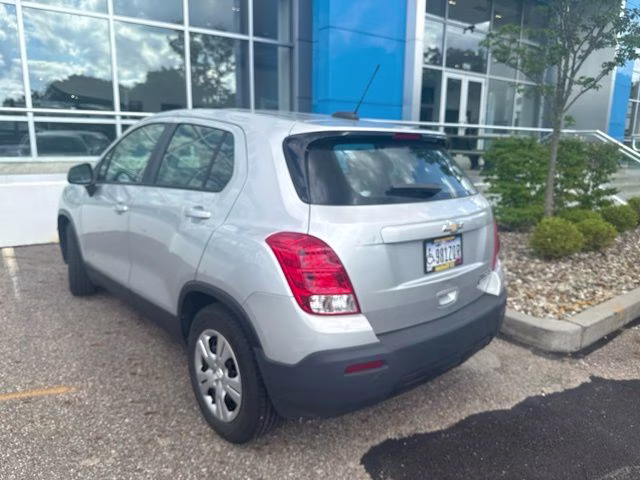 2015 Silver Ice Metallic Chevrolet Trax LS FWD SUV
