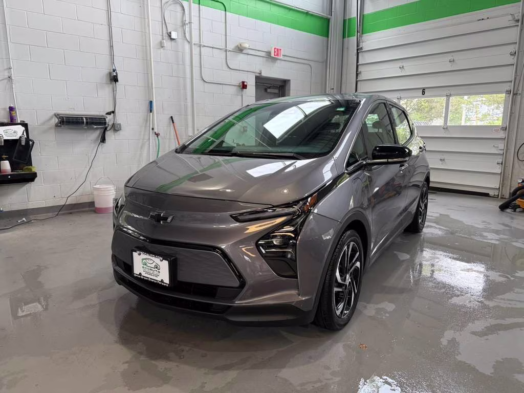 2023 Gray Ghost Metallic Chevrolet Bolt EV 1LT FWD Crossover