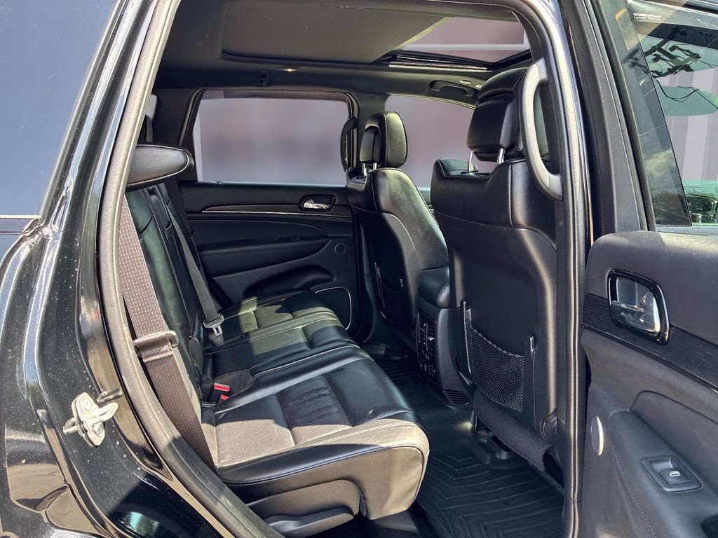 2020 Diamond Black Crystal Pearlcoat Jeep Grand Cherokee Overland 4X4 SUV