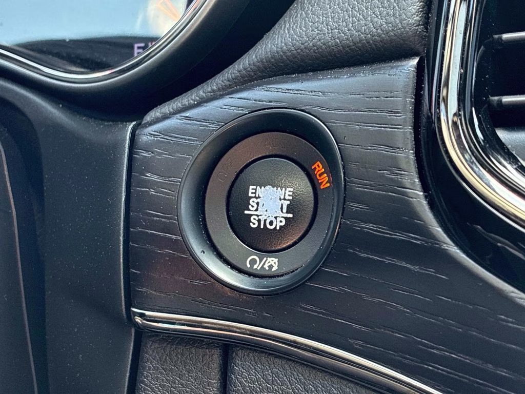 2020 Diamond Black Crystal Pearlcoat Jeep Grand Cherokee Overland 4X4 SUV