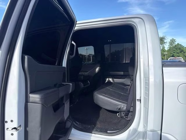 2025 Space White Metallic Ford F-150 LARIAT Crew Cab Pickup 4X4 Truck