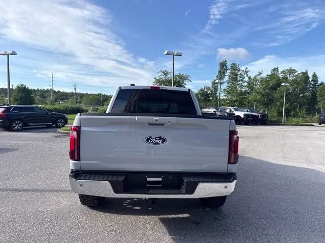 2025 Space White Metallic Ford F-150 LARIAT Crew Cab Pickup 4X4 Truck