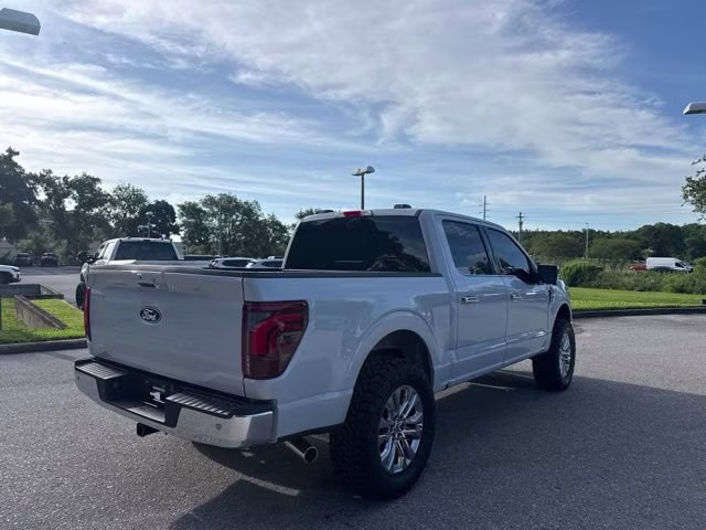 2025 Space White Metallic Ford F-150 LARIAT Crew Cab Pickup 4X4 Truck