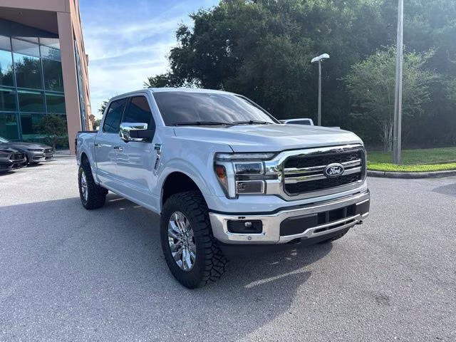 2025 Space White Metallic Ford F-150 LARIAT Crew Cab Pickup 4X4 Truck