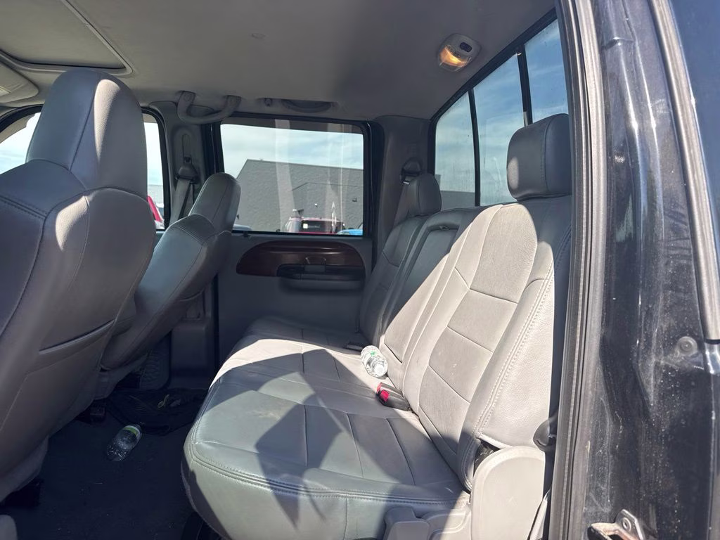 2006 Black Clearcoat Ford Super Duty F-350 DRW Lariat 4X4 Truck