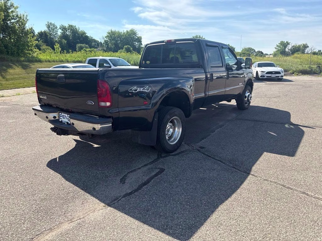2006 Black Clearcoat Ford Super Duty F-350 DRW Lariat 4X4 Truck