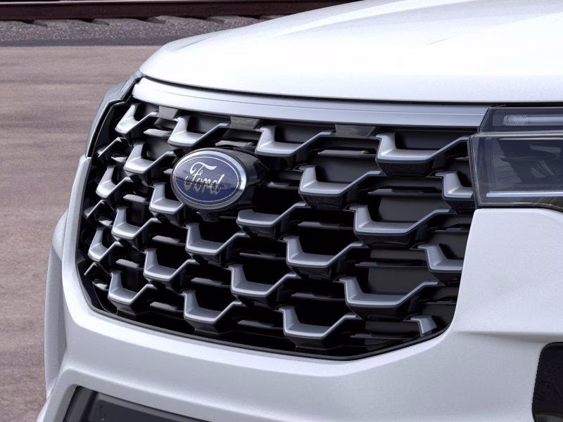 2026 Star White Metallic Tri-Coat Ford Explorer Platinum 4X4 SUV