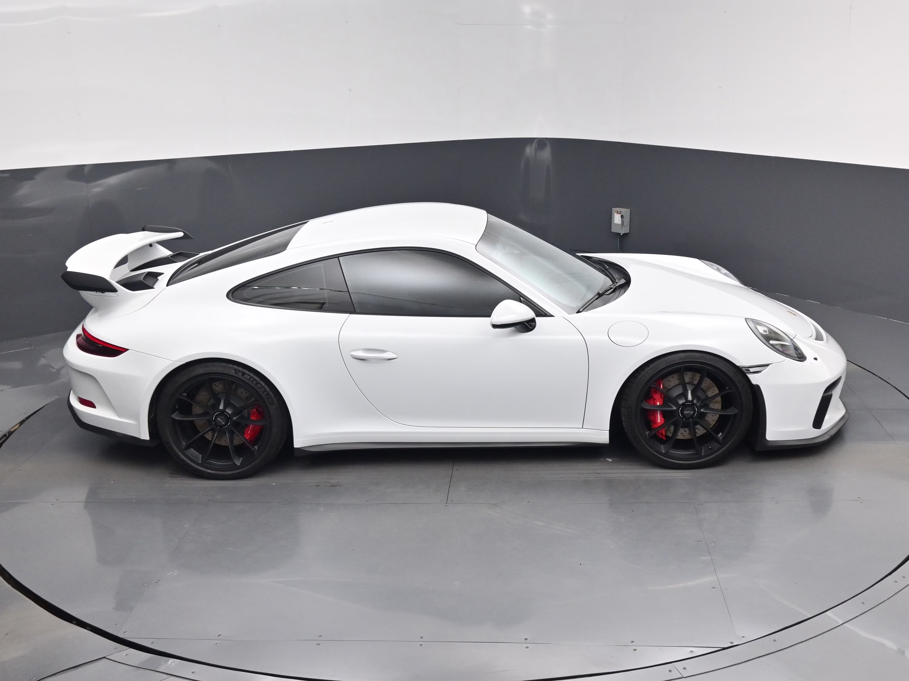 2018 White Porsche 911 GT3 RWD Coupe