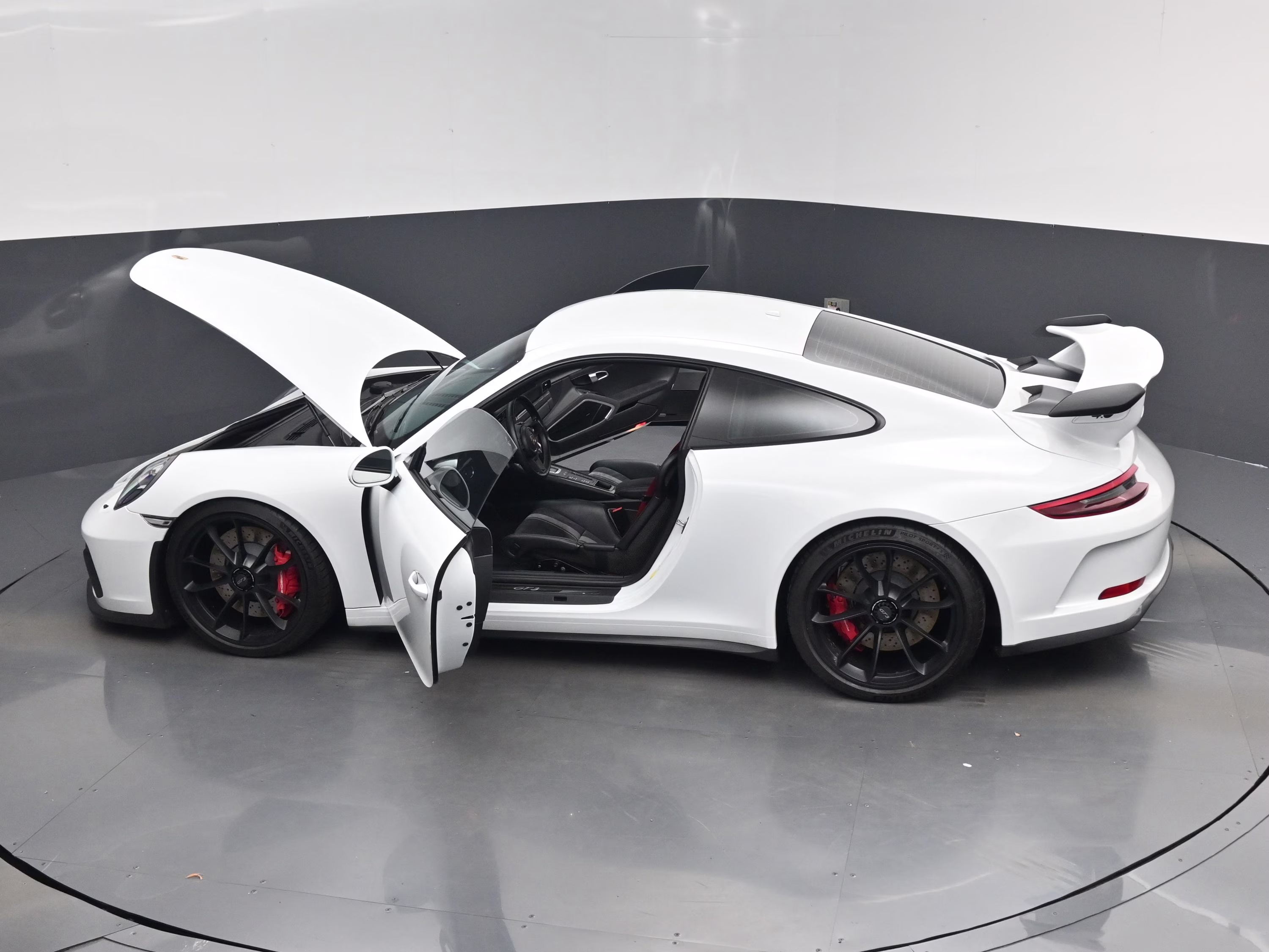 2018 White Porsche 911 GT3 RWD Coupe