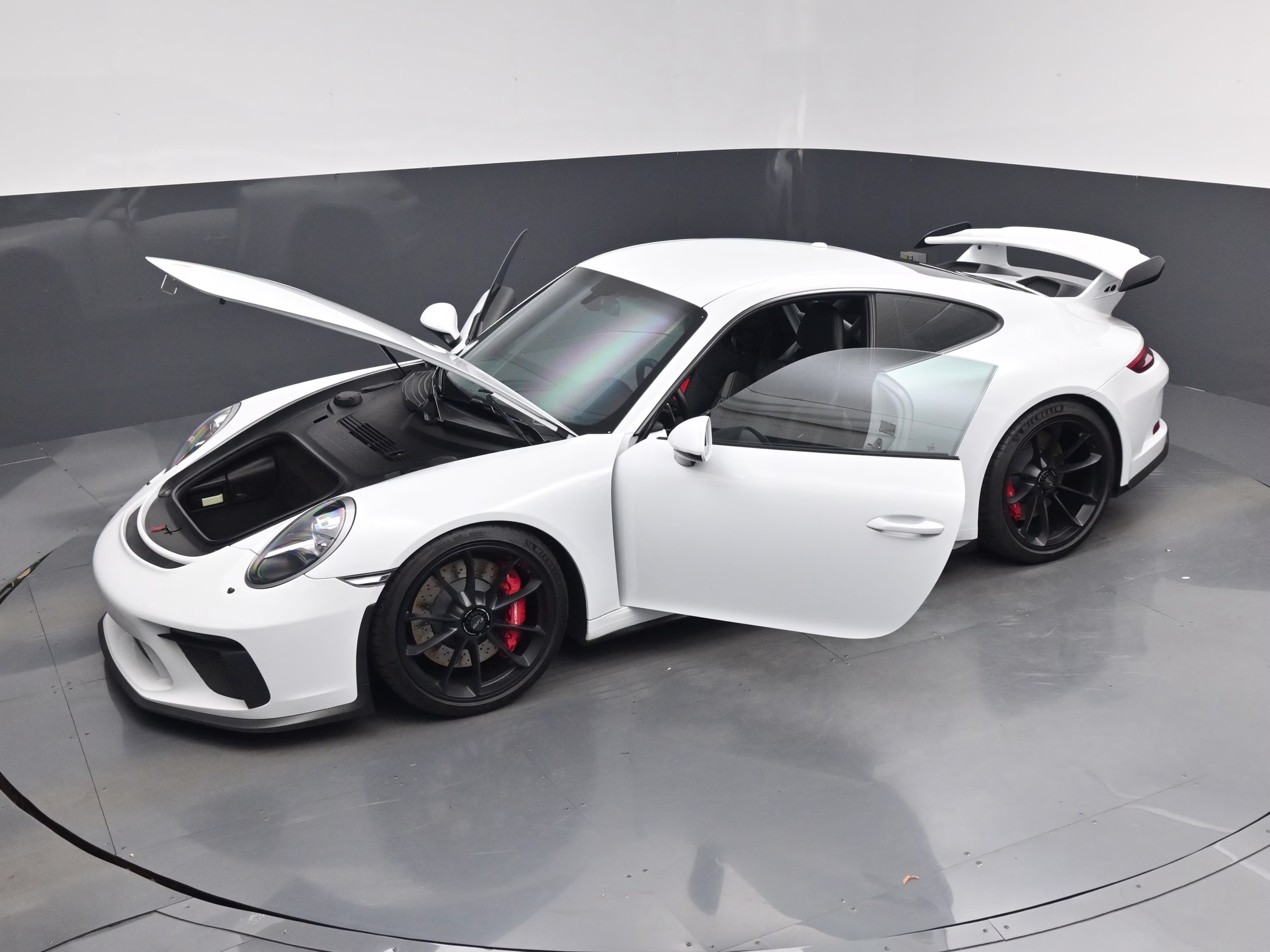 2018 White Porsche 911 GT3 RWD Coupe