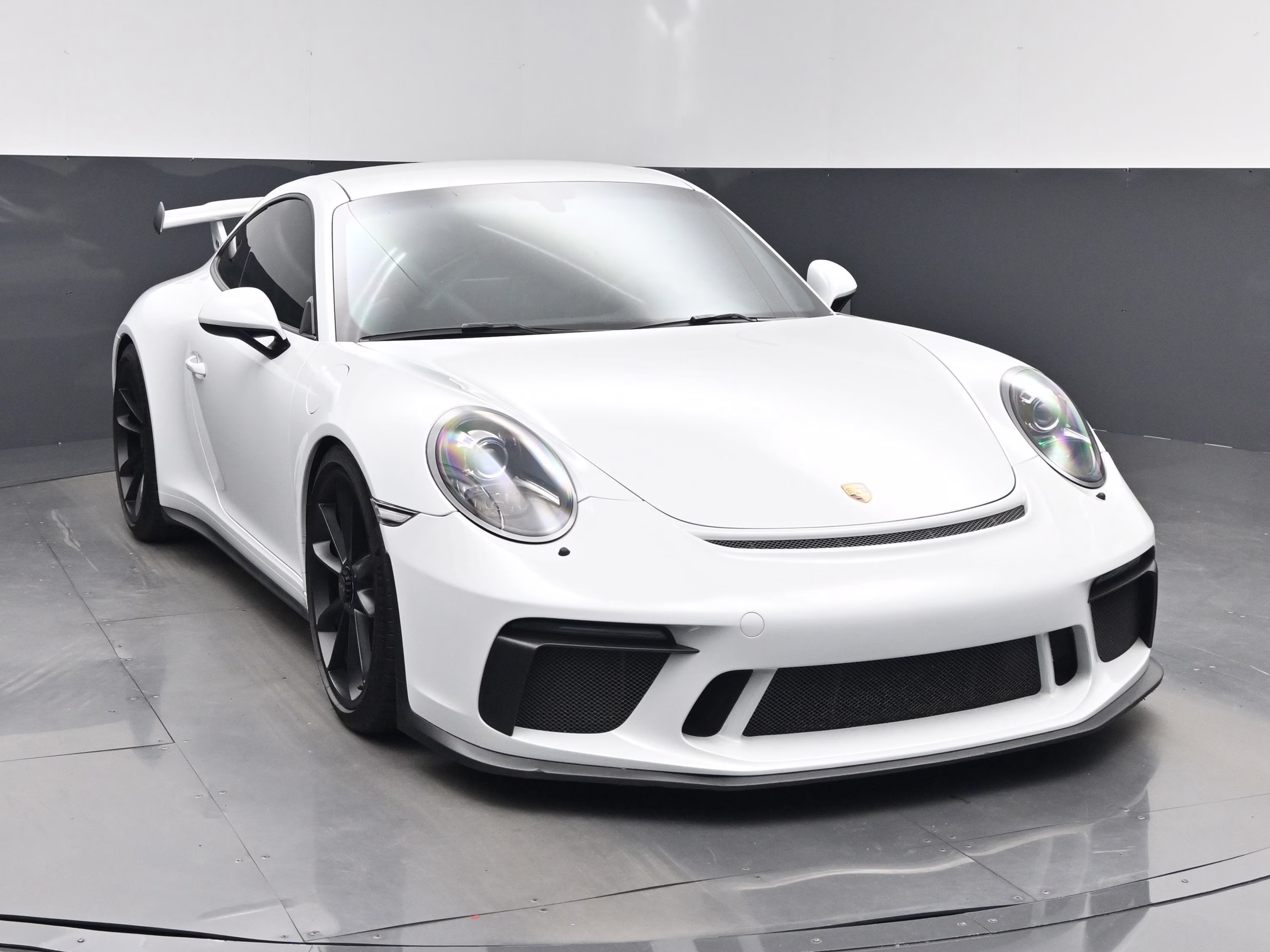 2018 White Porsche 911 GT3 RWD Coupe