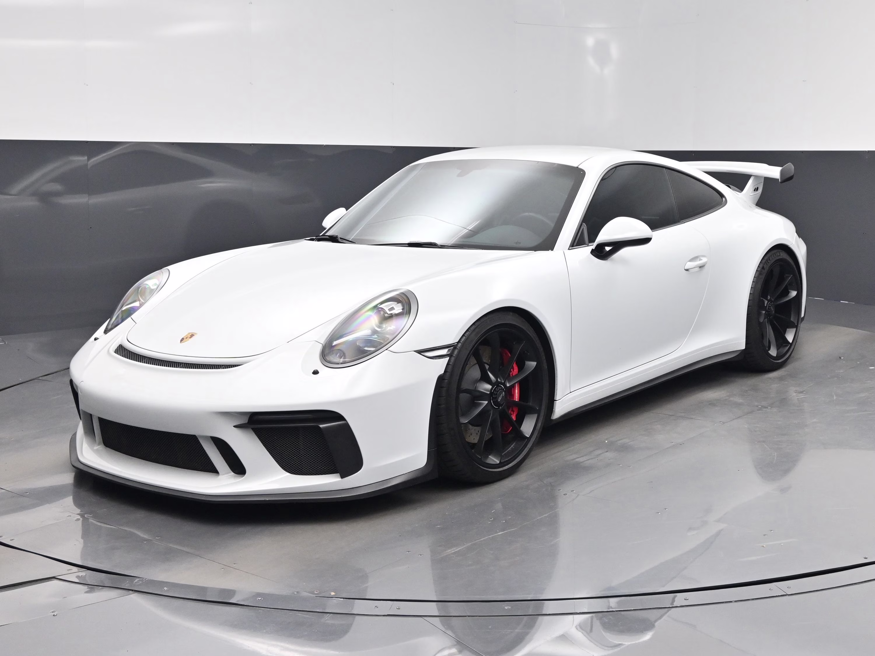 2018 White Porsche 911 GT3 RWD Coupe