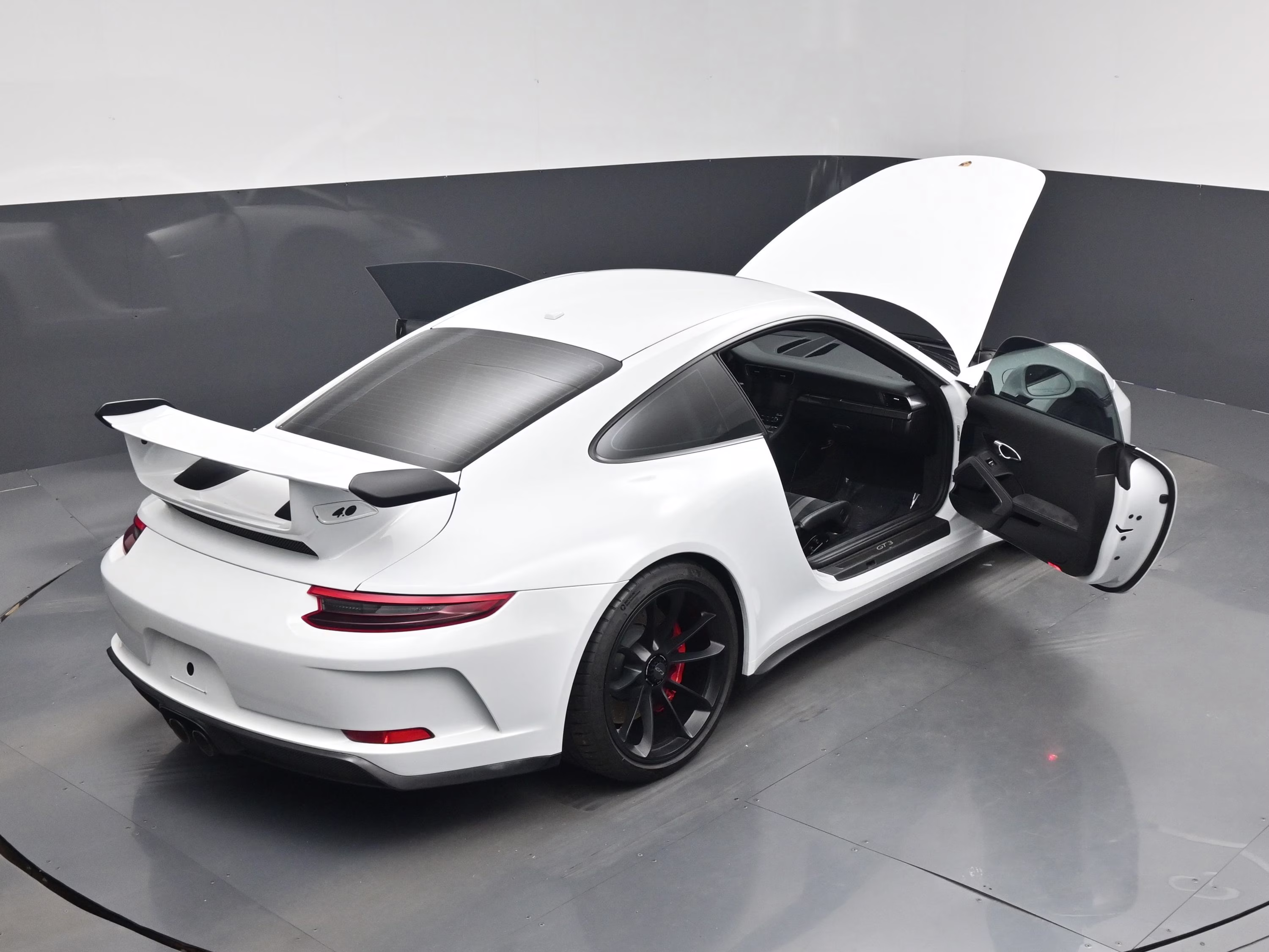 2018 White Porsche 911 GT3 RWD Coupe