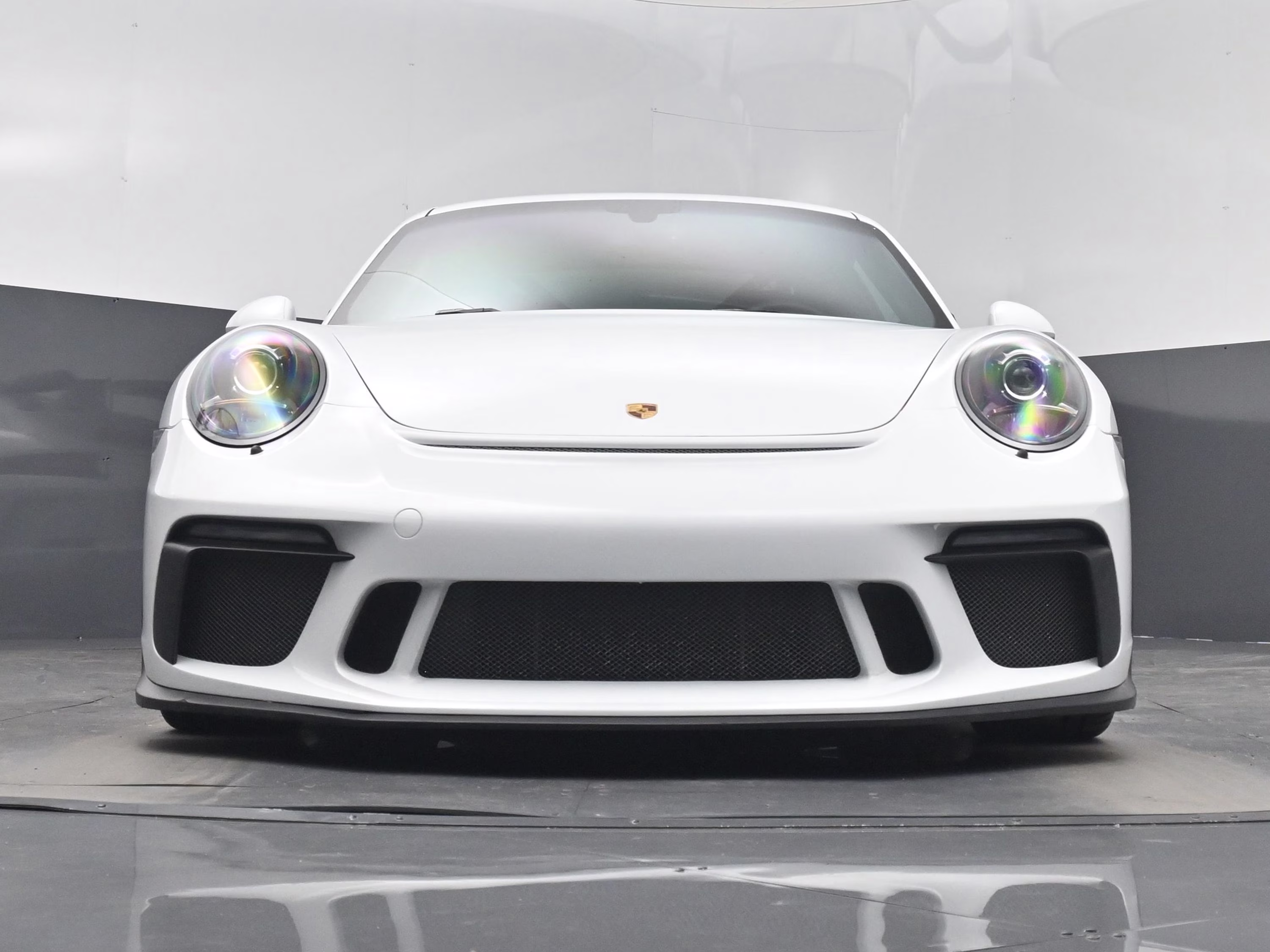 2018 White Porsche 911 GT3 RWD Coupe