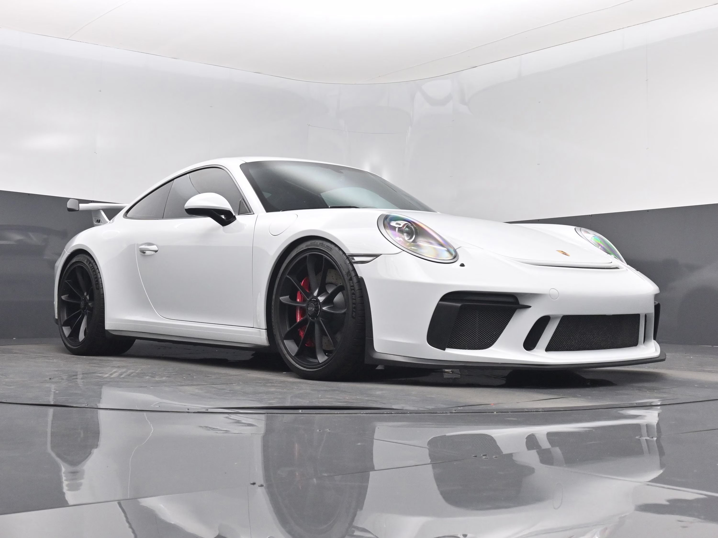 2018 White Porsche 911 GT3 RWD Coupe