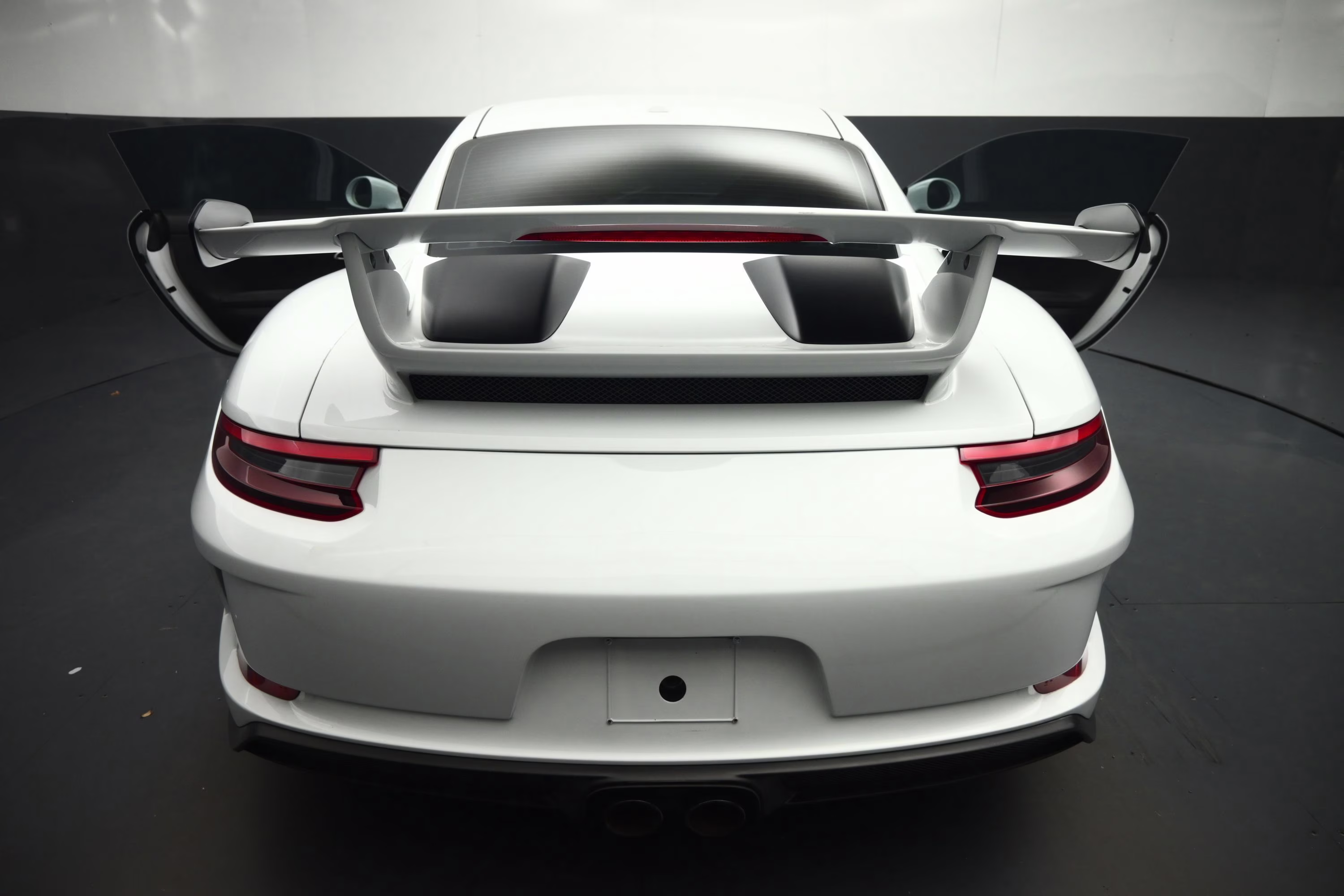 2018 White Porsche 911 GT3 RWD Coupe