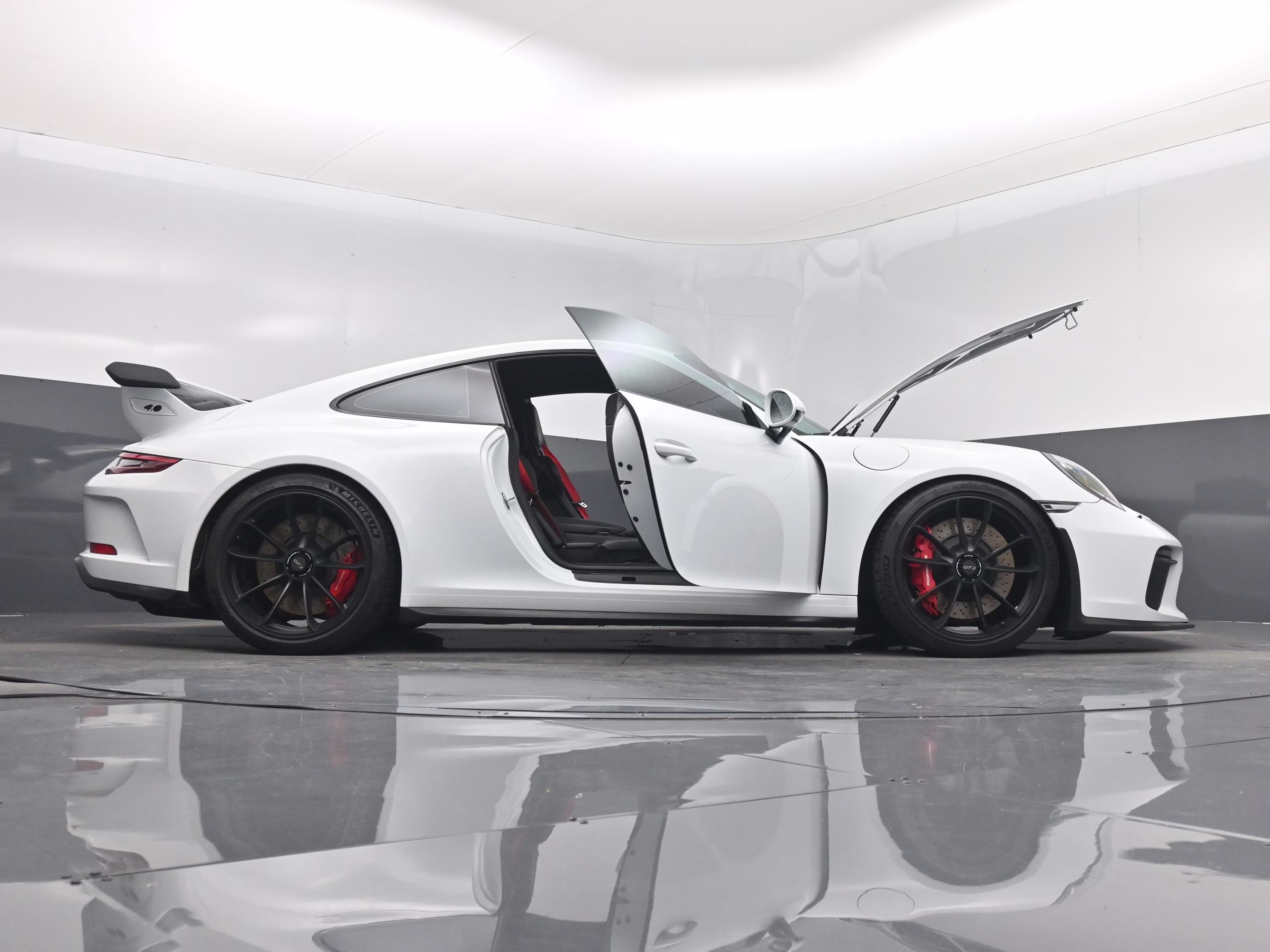 2018 White Porsche 911 GT3 RWD Coupe