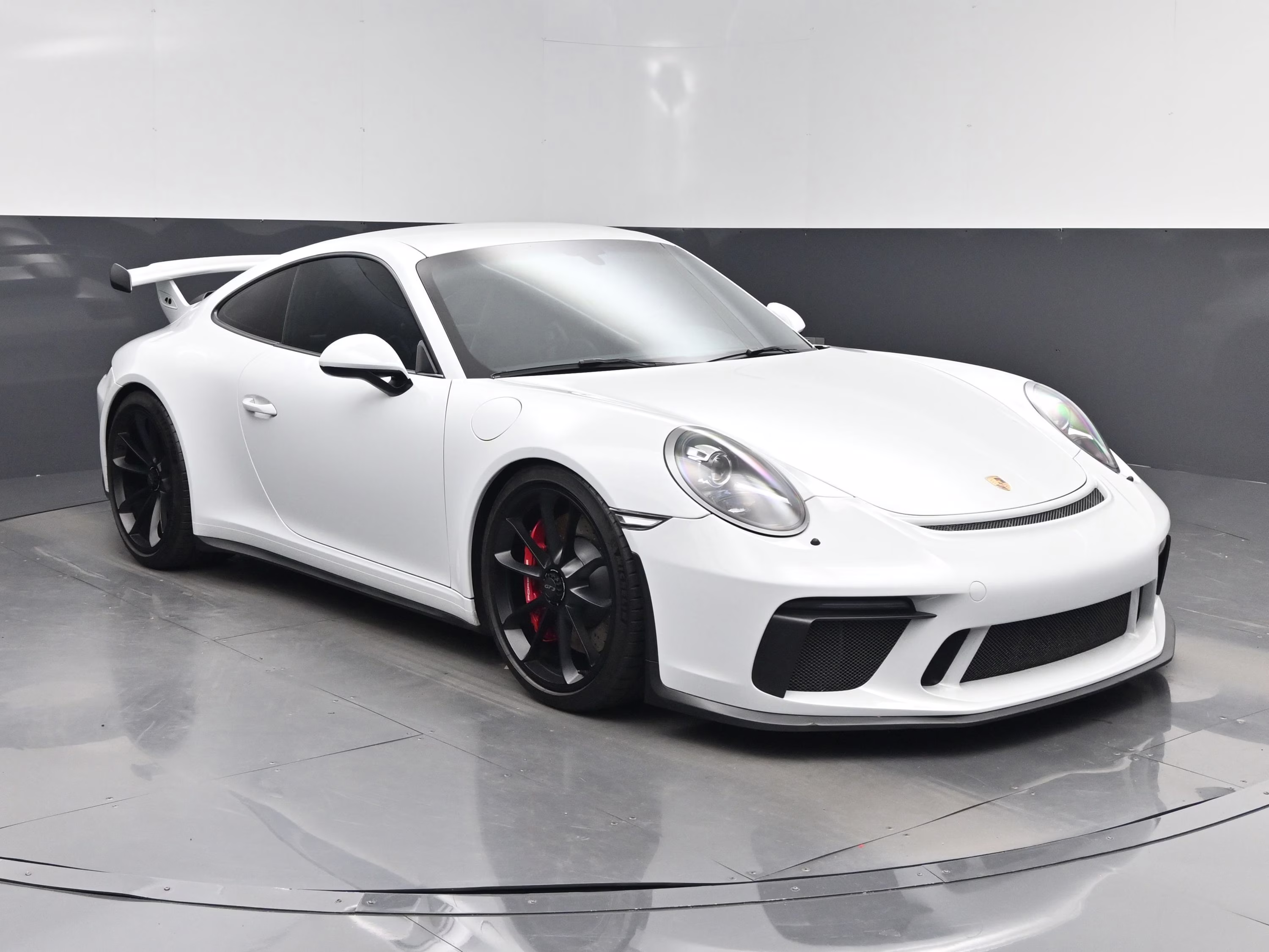 2018 White Porsche 911 GT3 RWD Coupe