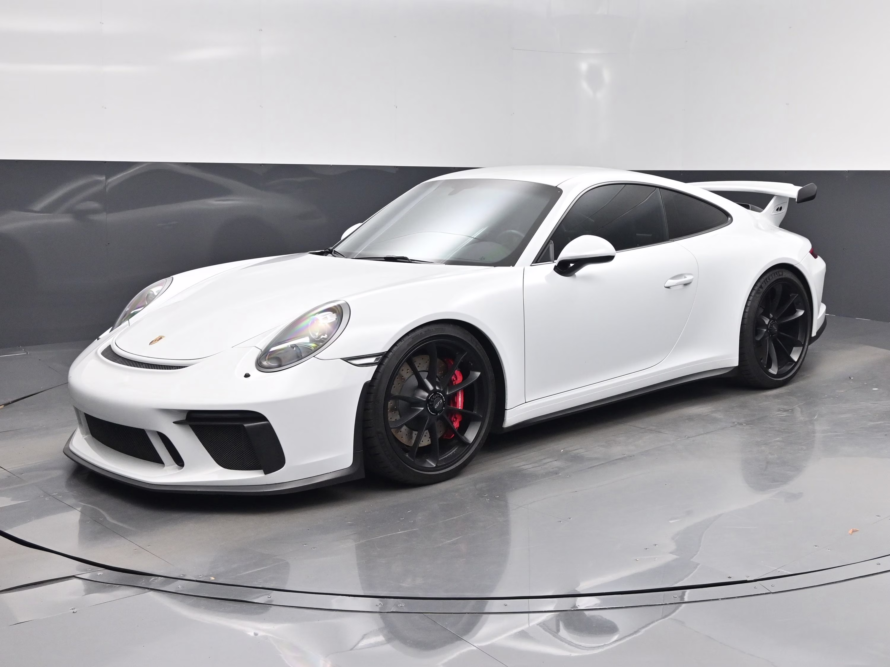 2018 White Porsche 911 GT3 RWD Coupe