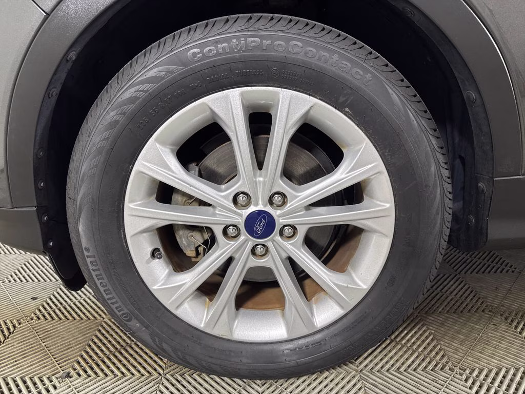 2017 Magnetic Ford Escape SE FWD SUV