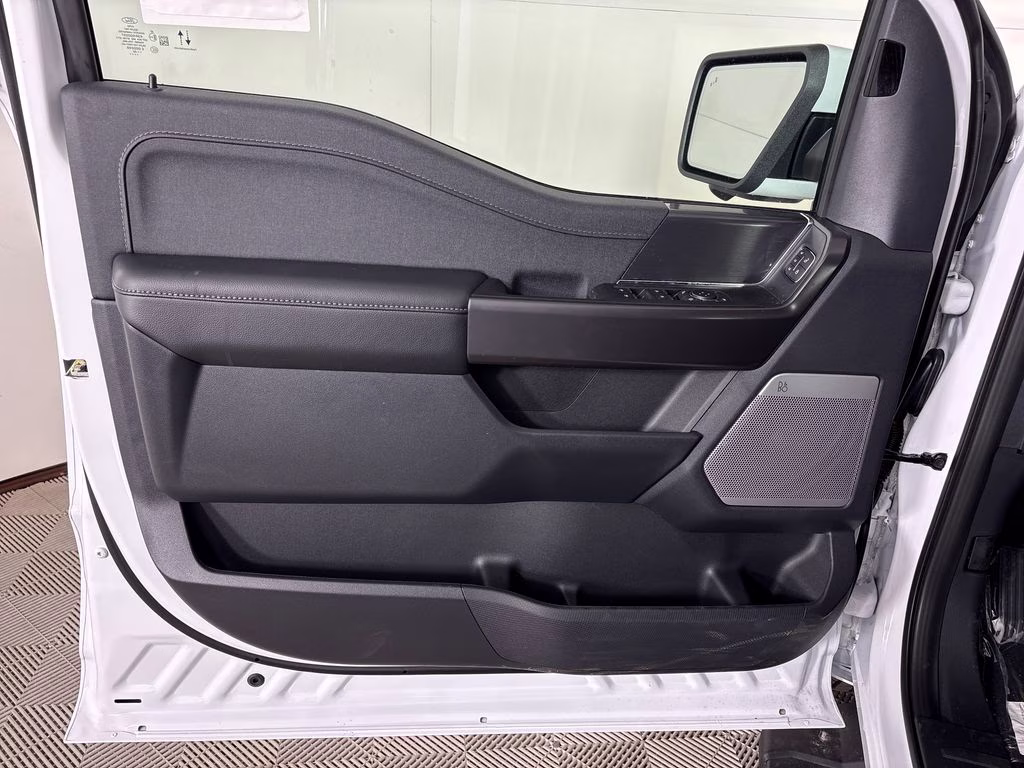 2026 Oxford White Ford F-150 Lariat 4X4 Truck