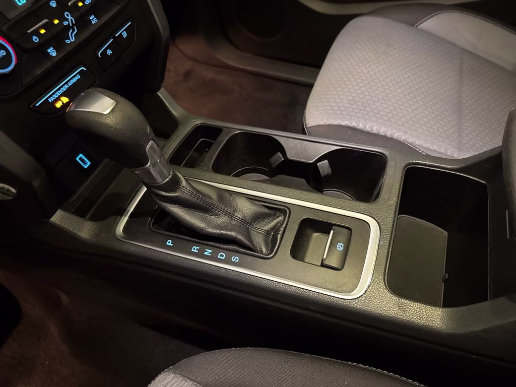 2017 Magnetic Ford Escape SE FWD SUV