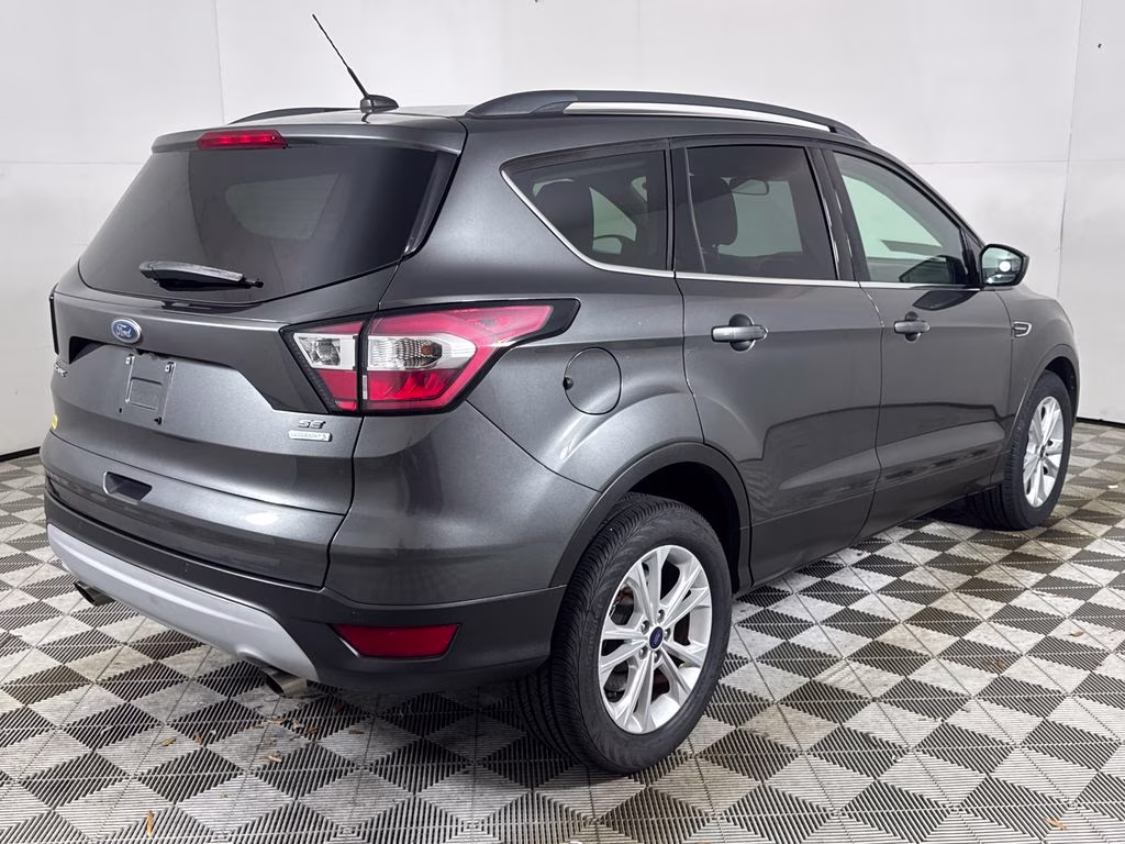 2017 Magnetic Ford Escape SE FWD SUV