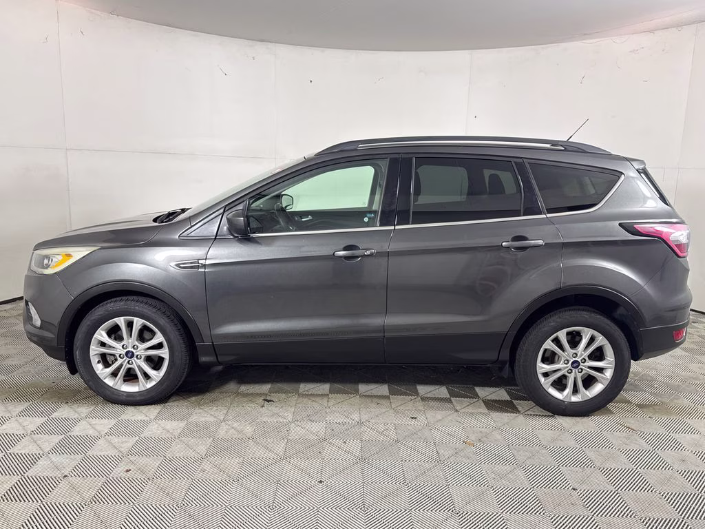 2017 Magnetic Ford Escape SE FWD SUV