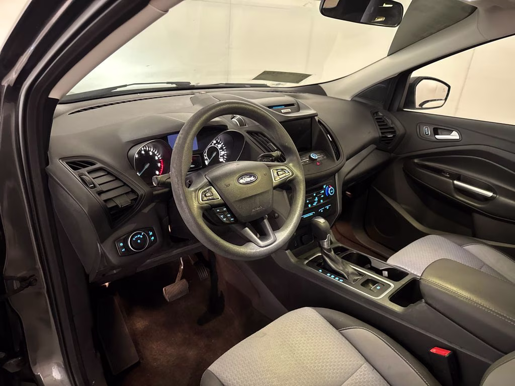 2017 Magnetic Ford Escape SE FWD SUV
