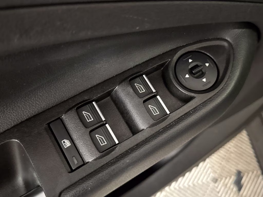 2017 Magnetic Ford Escape SE FWD SUV