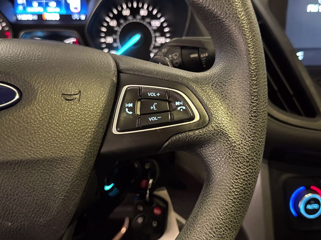 2017 Magnetic Ford Escape SE FWD SUV