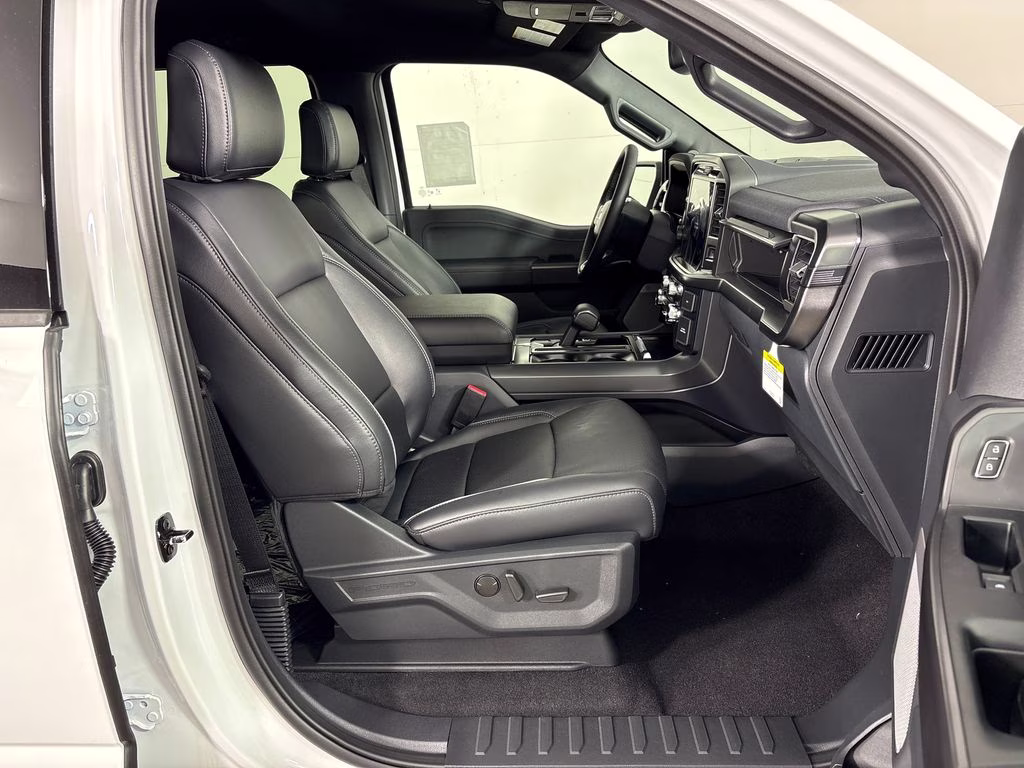 2026 Oxford White Ford F-150 Lariat 4X4 Truck