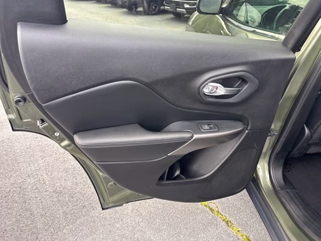 2020 Olive Green Pearlcoat Jeep Cherokee Limited 4X4 SUV