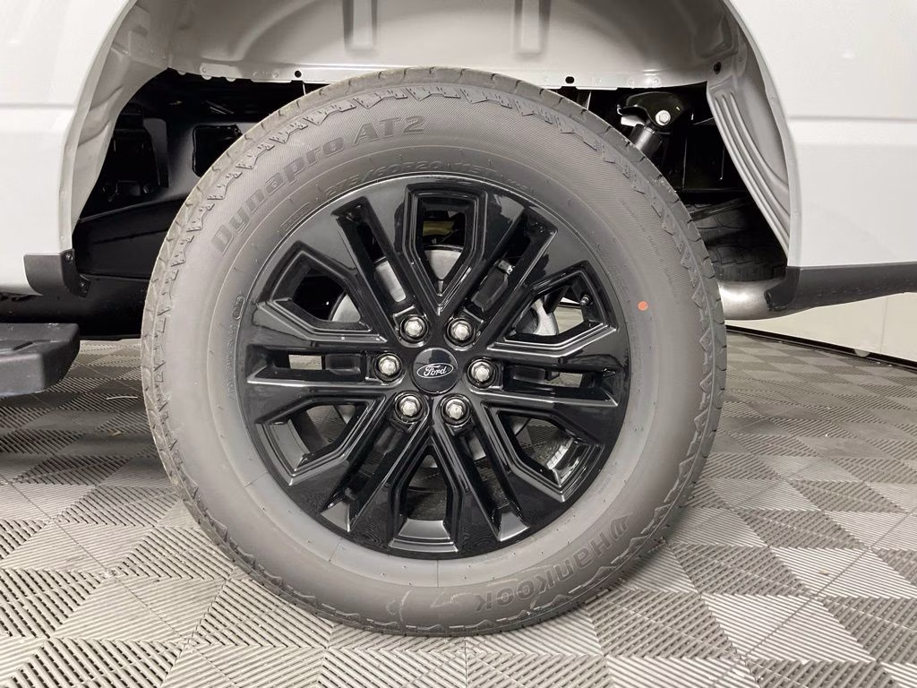 2026 Avalanche Ford F-150 Lariat 4X4 Truck