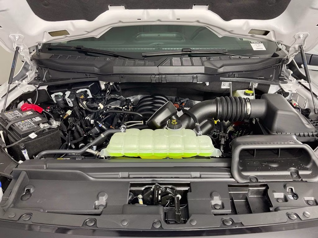 2026 Avalanche Ford F-150 Lariat 4X4 Truck