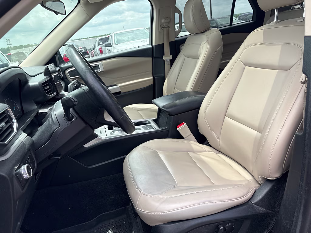 2023 Carbonized Gray Metallic Ford Explorer XLT RWD SUV