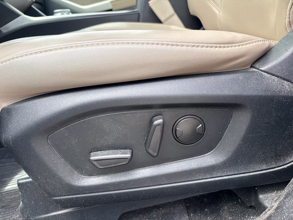 2023 Carbonized Gray Metallic Ford Explorer XLT RWD SUV