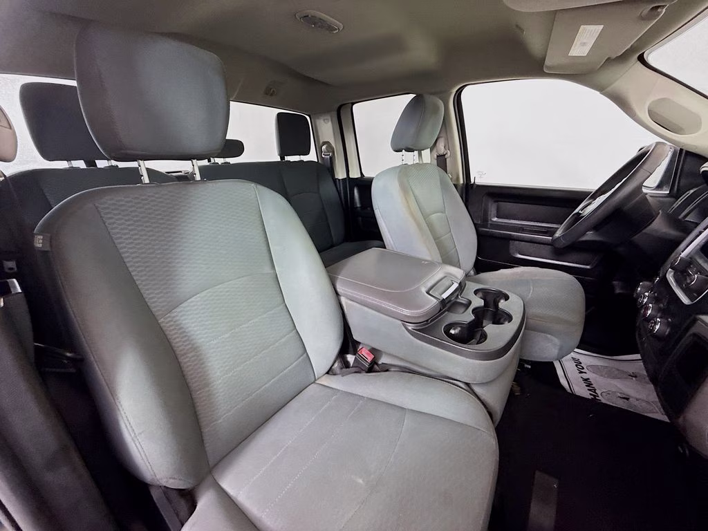 2020 Diamond Black Crystal Pearlcoat Ram 1500 Classic Tradesman RWD Truck