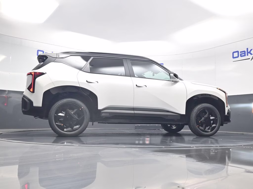 2027 Snow White Pearl Kia Seltos X-Line S AWD SUV