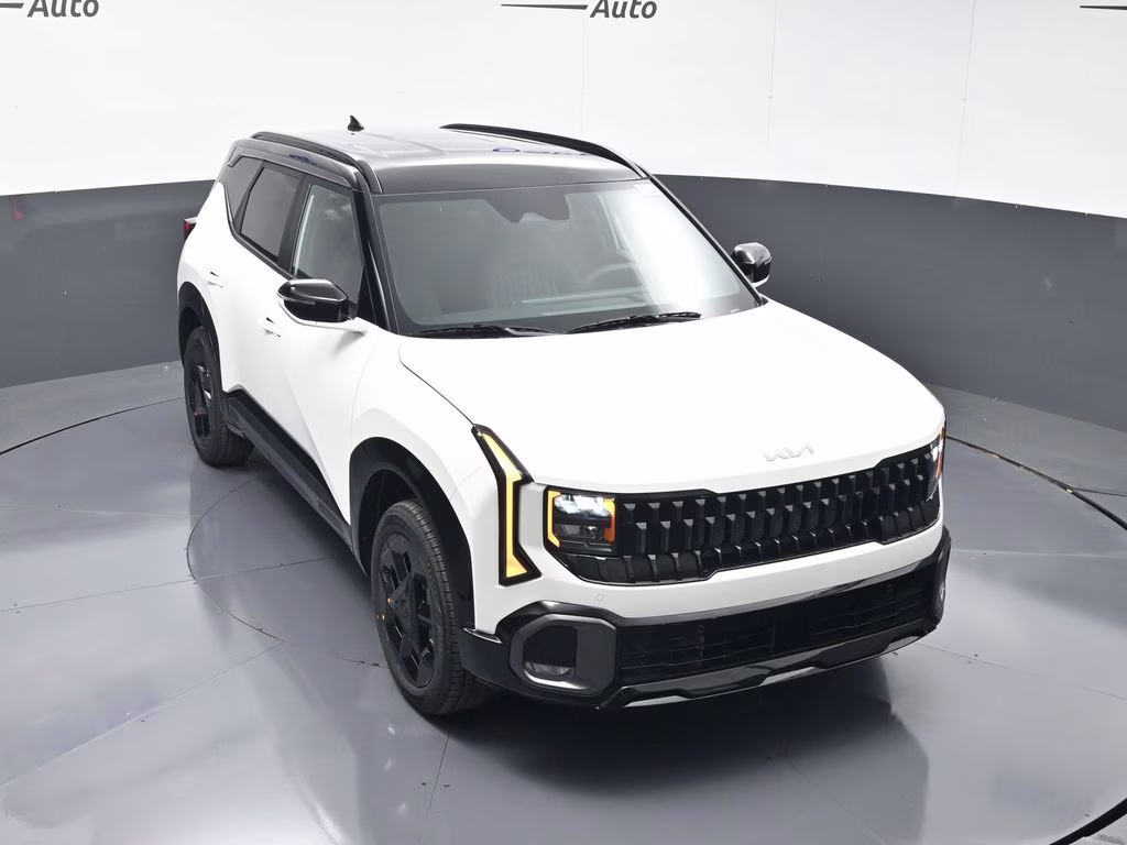 2027 Snow White Pearl Kia Seltos X-Line S AWD SUV