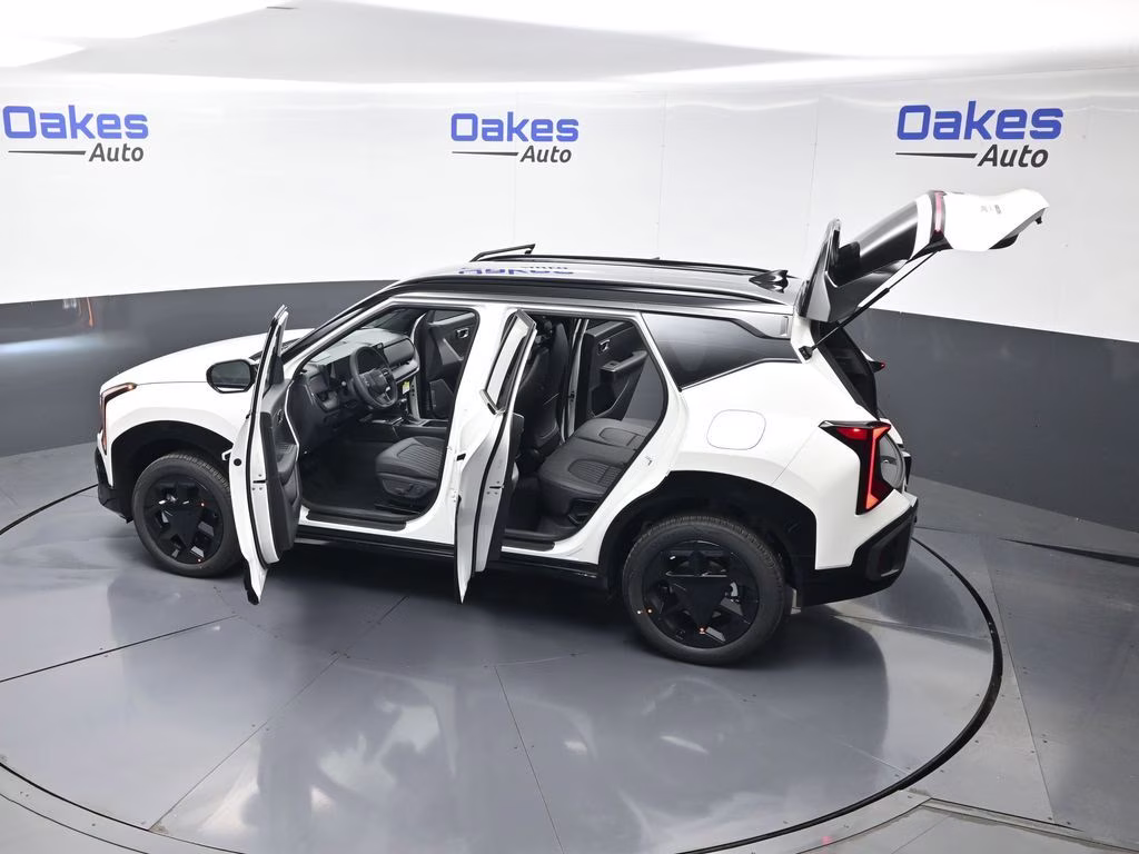2027 Snow White Pearl Kia Seltos X-Line S AWD SUV
