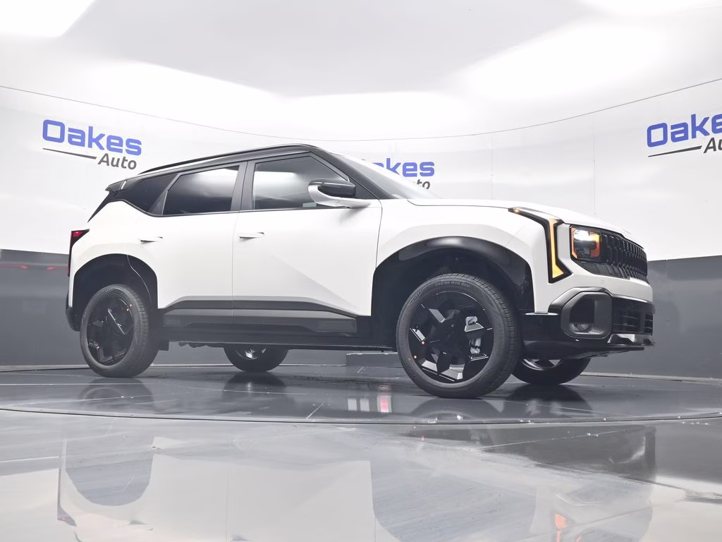2027 Snow White Pearl Kia Seltos X-Line S AWD SUV