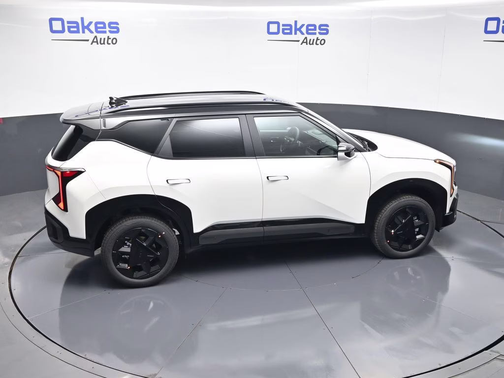 2027 Snow White Pearl Kia Seltos X-Line S AWD SUV