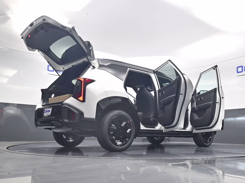 2027 Snow White Pearl Kia Seltos X-Line S AWD SUV