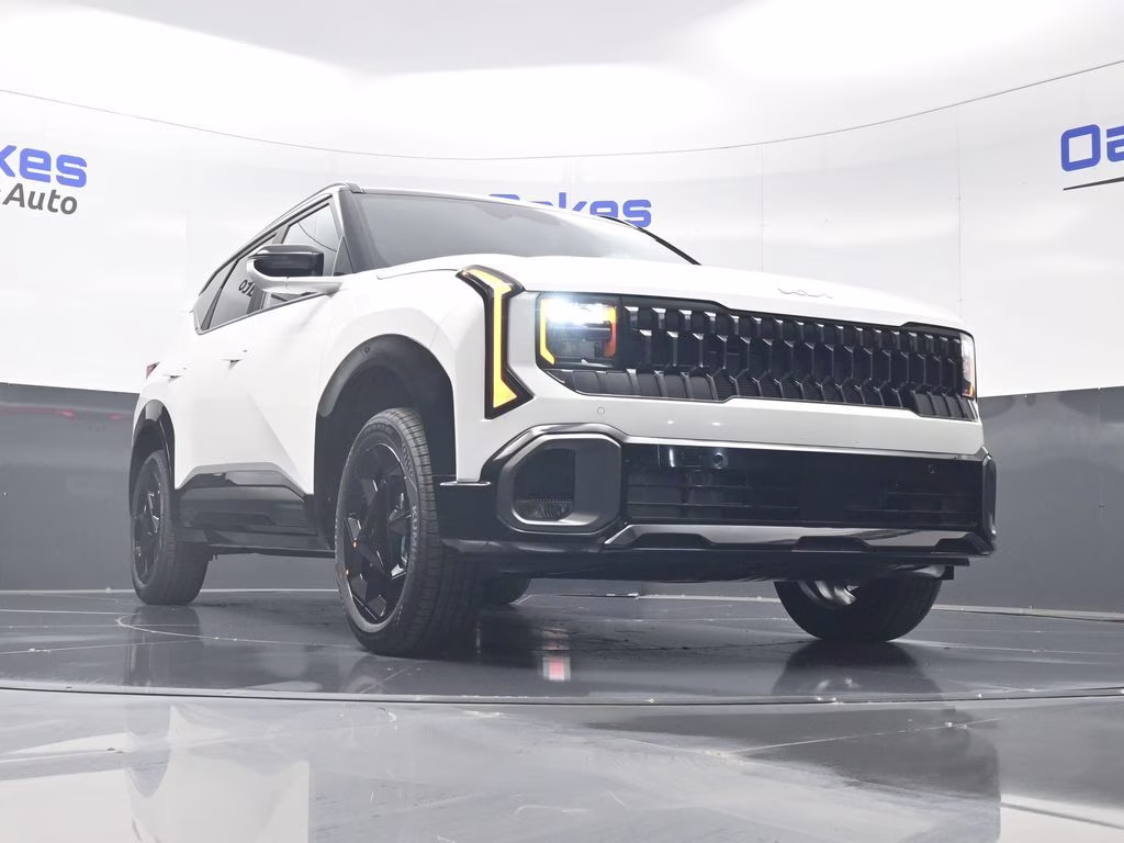 2027 Snow White Pearl Kia Seltos X-Line S AWD SUV