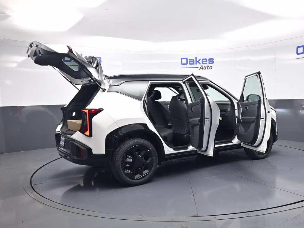2027 Snow White Pearl Kia Seltos X-Line S AWD SUV